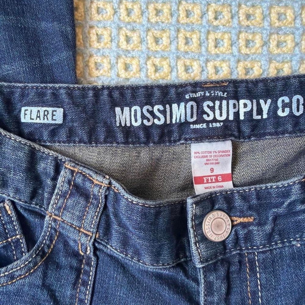 Mossimo Supply Co Low Rise Flare Jeans Medium Wash Whiskered Y2K Size 9 - Picture 2 of 6